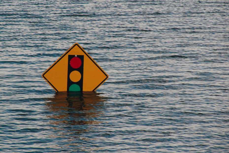 traffic light sign underwater